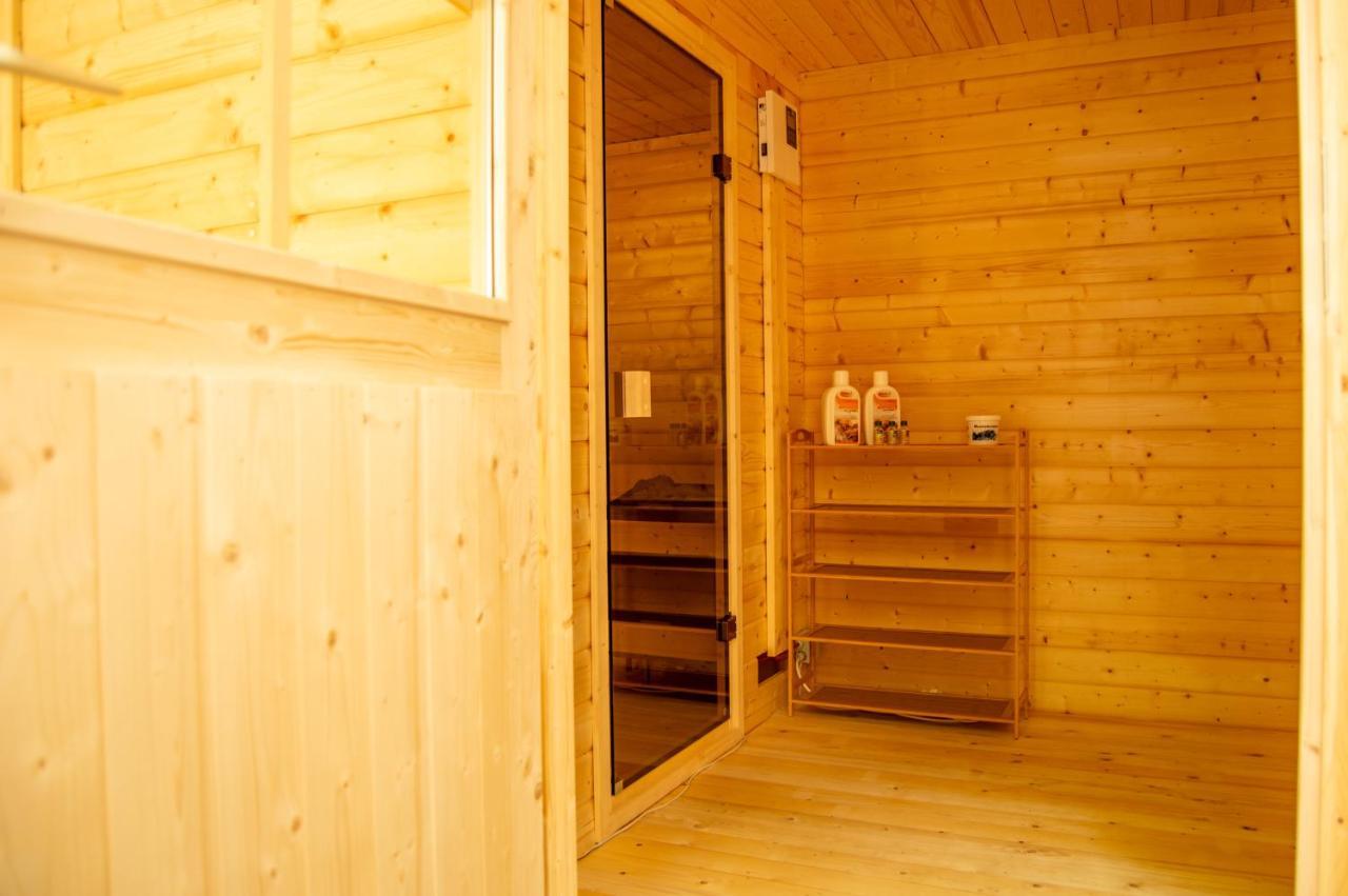Wellness Mitten In Der Wasserfallstadt Triberg Triberg im Schwarzwald Екстер'єр фото